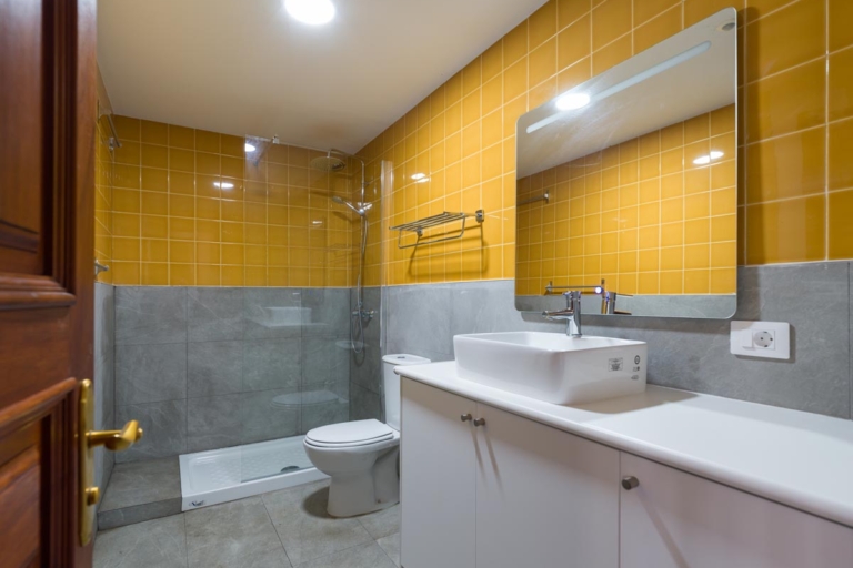Bathroom - Casanova Coliving