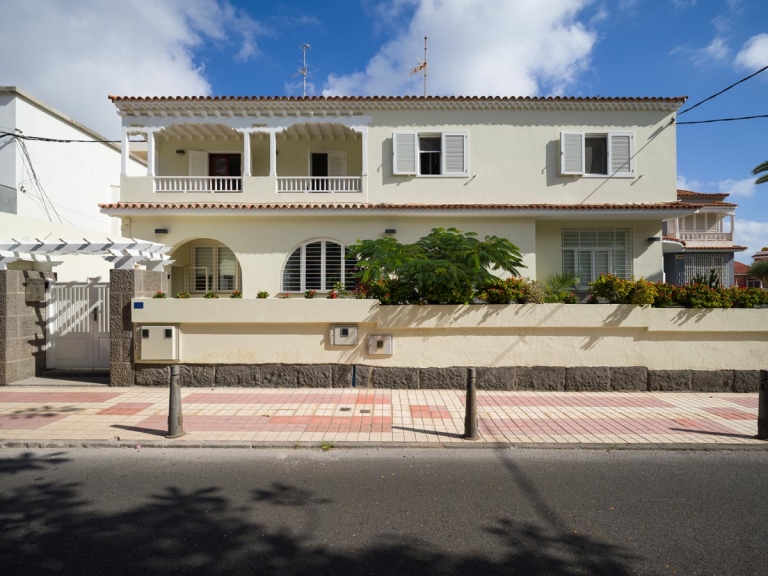 Exterior - Casanova Coliving