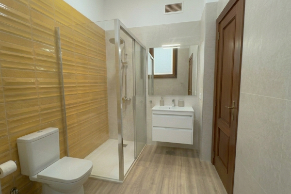 shared-bathroom-casa-vera-coliving.jpg